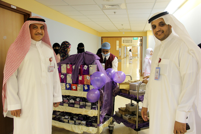 مستشفى الأطفال بمكة يحتفل بالعيد مع المنومين