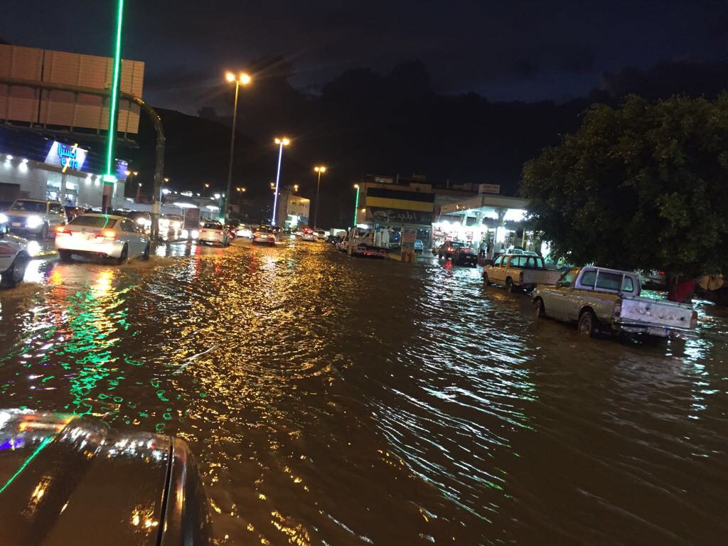 4 ساعات صعبة على الباحة .. أمطار وسيول مع غبار وضباب