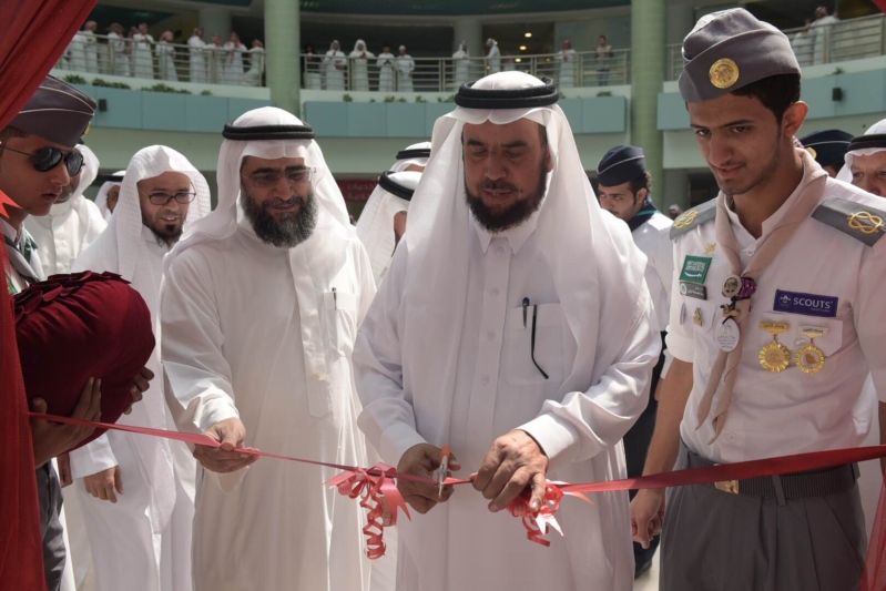 مدير جامعة الباحة يحث الطلاب على التواصل مع الكادر الأكاديمي لتلافي السلبيات