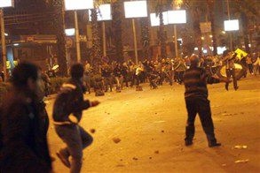 وفاة طالب مصري في اشتباكات بالسويس شرقي القاهرة