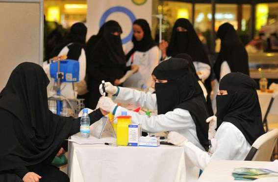 سعودية تحرج الليبراليين: ترفضون تأنيث مستشفيات الولادة لأنكم “تبغون” الفساد!