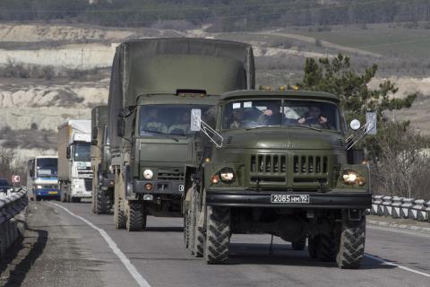 قوات روسية تقتحم قاعدة جوية أوكرانية بالقرم