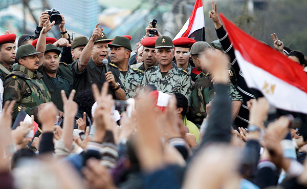 القوات المسلحة المصرية: يمكن للمعتصمين مغادرة الميادين دون ملاحقة