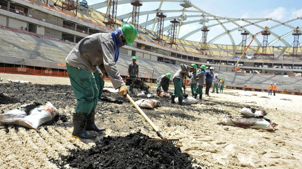 أكاذيب قطرية جديدة بشأن العاملين الأجانب في منشآت كأس العالم