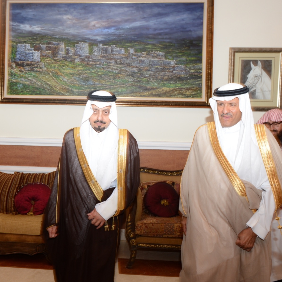 أمير عسير يُناقش مع سلطان بن سلمان ترتيبات اختيار أبها عاصمة السياحة