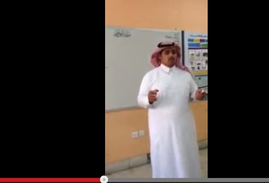 فيديو.. معلم سعودي يبهر “أليكس” برسم دائرة يدوياً