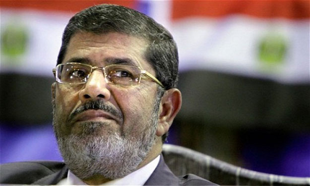 التحقيق مع مرسي وقيادات إخوانية بتهم التخابر والقتل