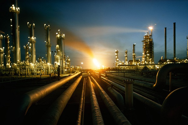 صعود سعر #النفط لأكثر من 3% لهبوط مخزون الخام الأمريكي
