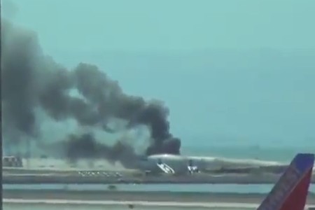 بالفيديو …تحطم طائرة سان فرانسيسكو