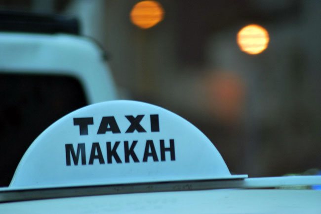 سائقو سيارات الأجرة بمكة يتجاهلون العداد ويتلاعبون بالأسعار