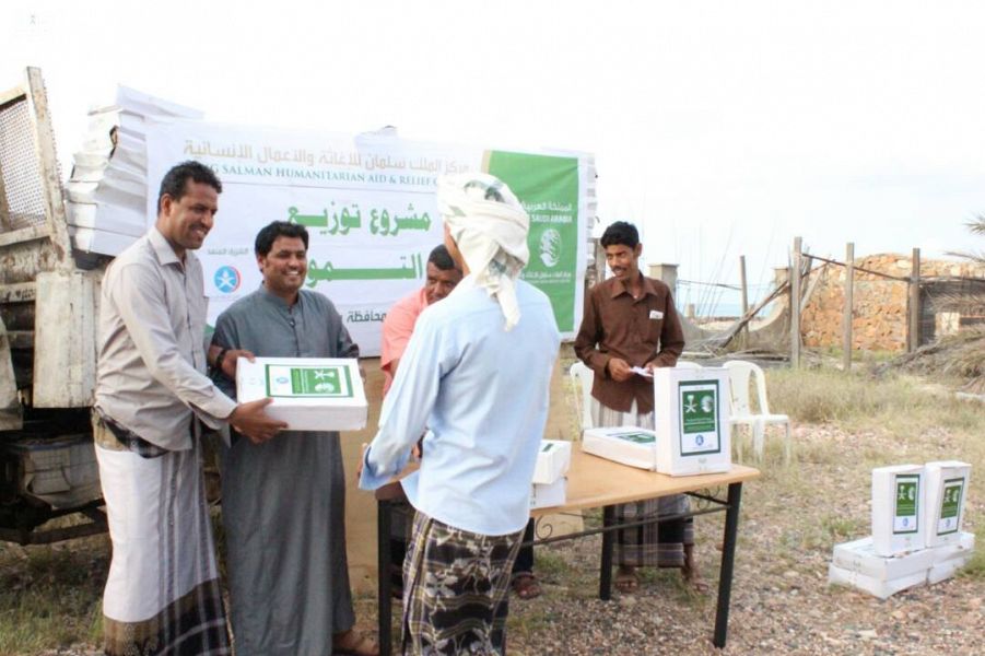 بالصور.. تدشين مشروع توزيع التمور لذوي الاحتياجات الخاصة في سقطرى