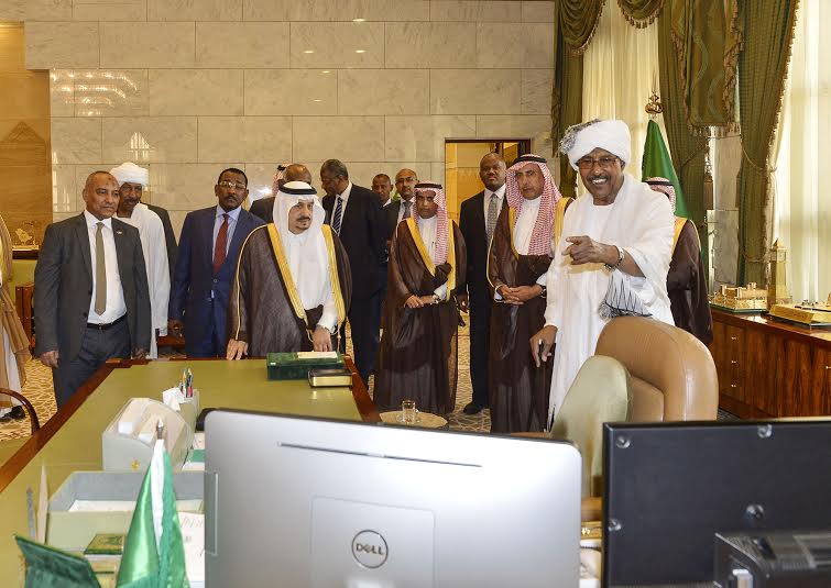 أمير منطقة الرياض يجتمع بوالي ولاية الخرطوم بجمهورية السودان37