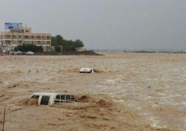 احتجاز 12 سيارة وإيواء 10 أفراد بسبب أمطار الطائف