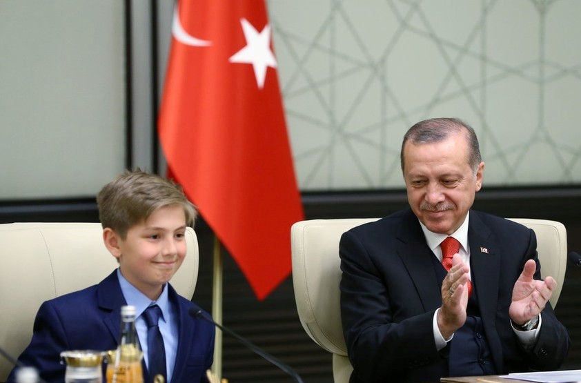 أردوغان يترك منصب الرئيس لطالب تركي