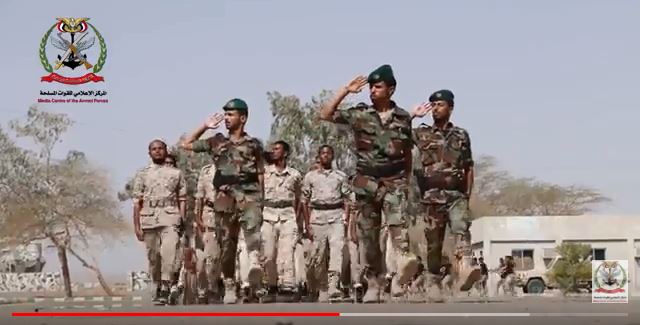 الجيش اليمني يدفع بخريجي المهارات القتالية في مأرب