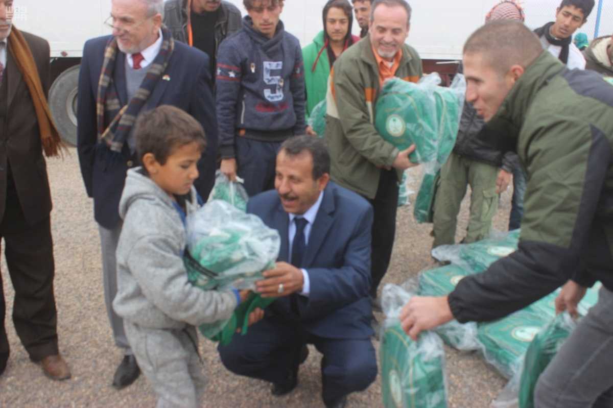 بالصور.. الحملة الوطنية توزع 660 حقيبة على الطلبة السوريين