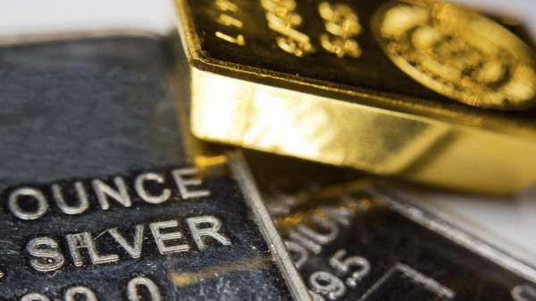 الذهب يرتفع قرب أعلى مستوياته في 4 أشهر