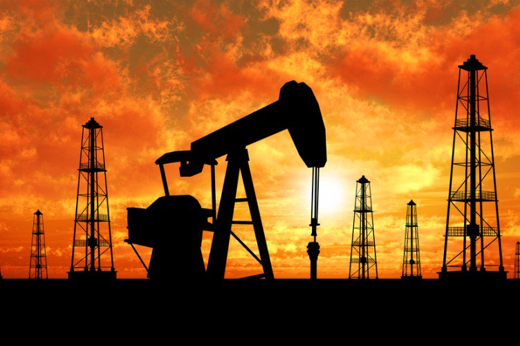 المخزون الأميركي يهبط بأسعار النفط مجدداً