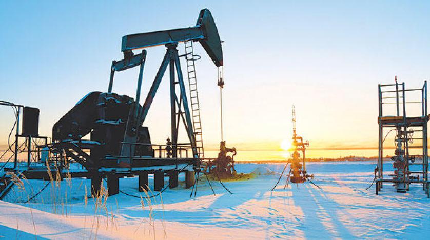 النفط يتراجع بعد توقعات بزيادة الخام الأميركي