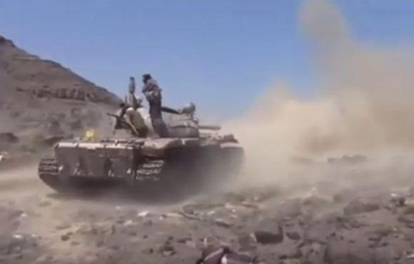 بالفيديو.. طائرات التحالف تدمر معظم ترسانة ميليشيات الحوثي بتعز