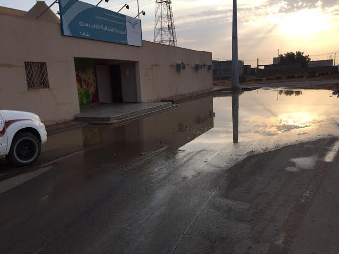 بالصور.. بِرَك المياه تُحاصر مدرسة بـ #البكيرية