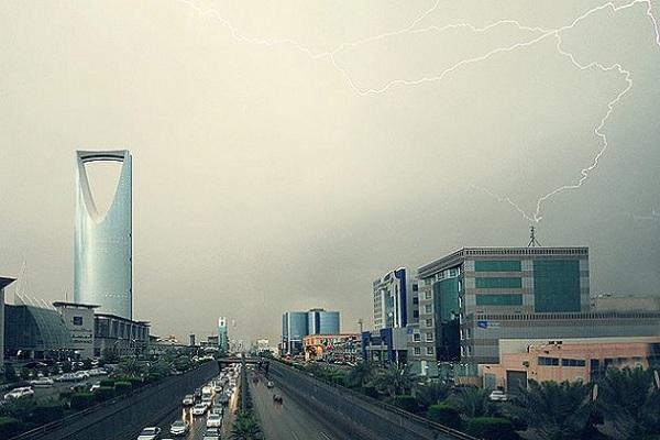 الأرصاد: أمطار رعدية مستمرة على #الرياض و #القصيم و #حائل
