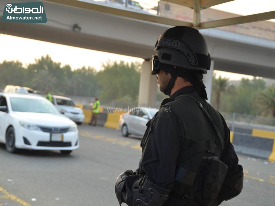 بالصور.. “المواطن” توثّق جهود رجال الأمن على طريق مكة جدة السريع.. ثقة وخبرة ومصدر أمان