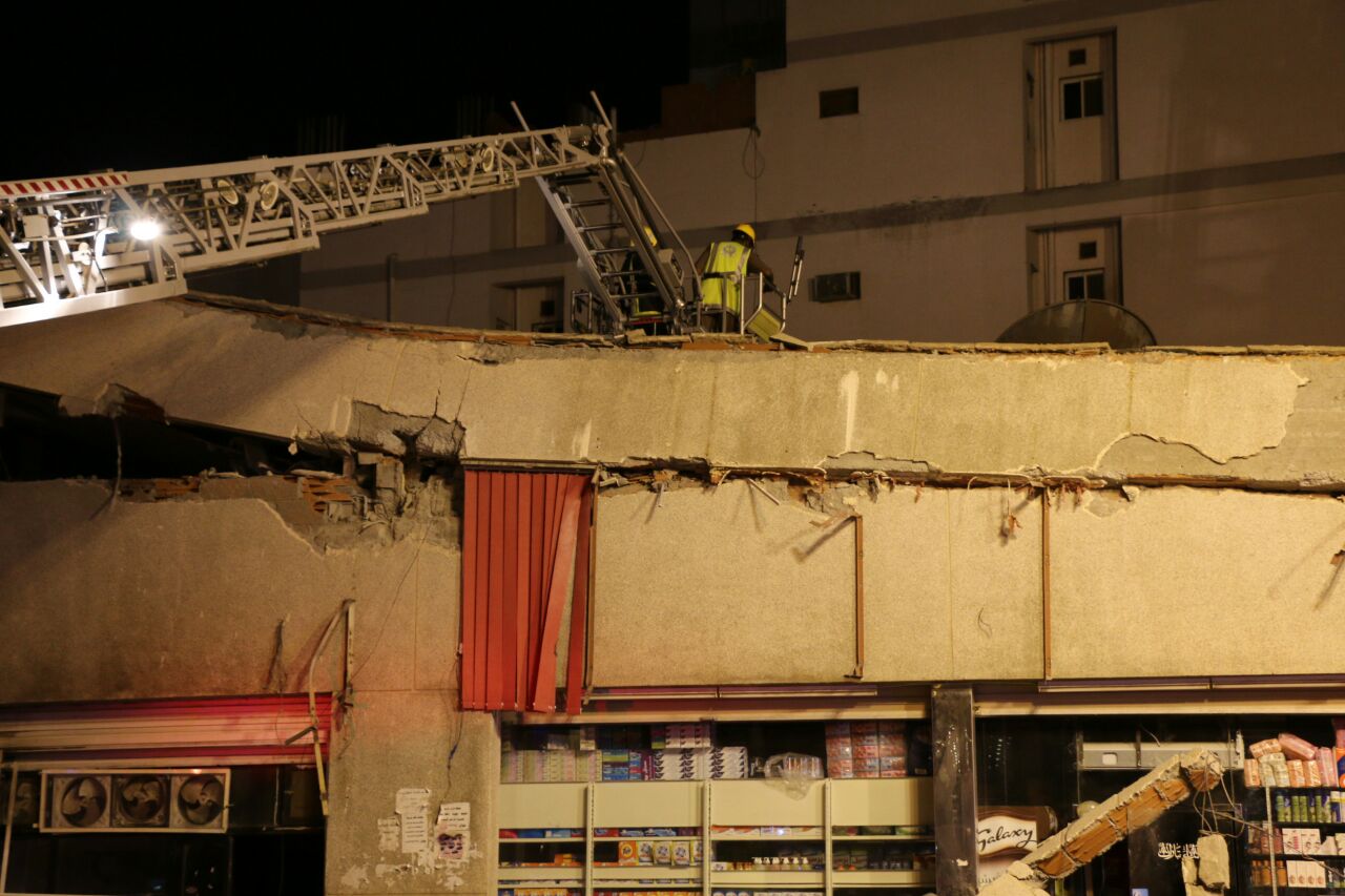 وفاة اثنين في انهيار مبنى على امتداد طريق شوقية #مكة