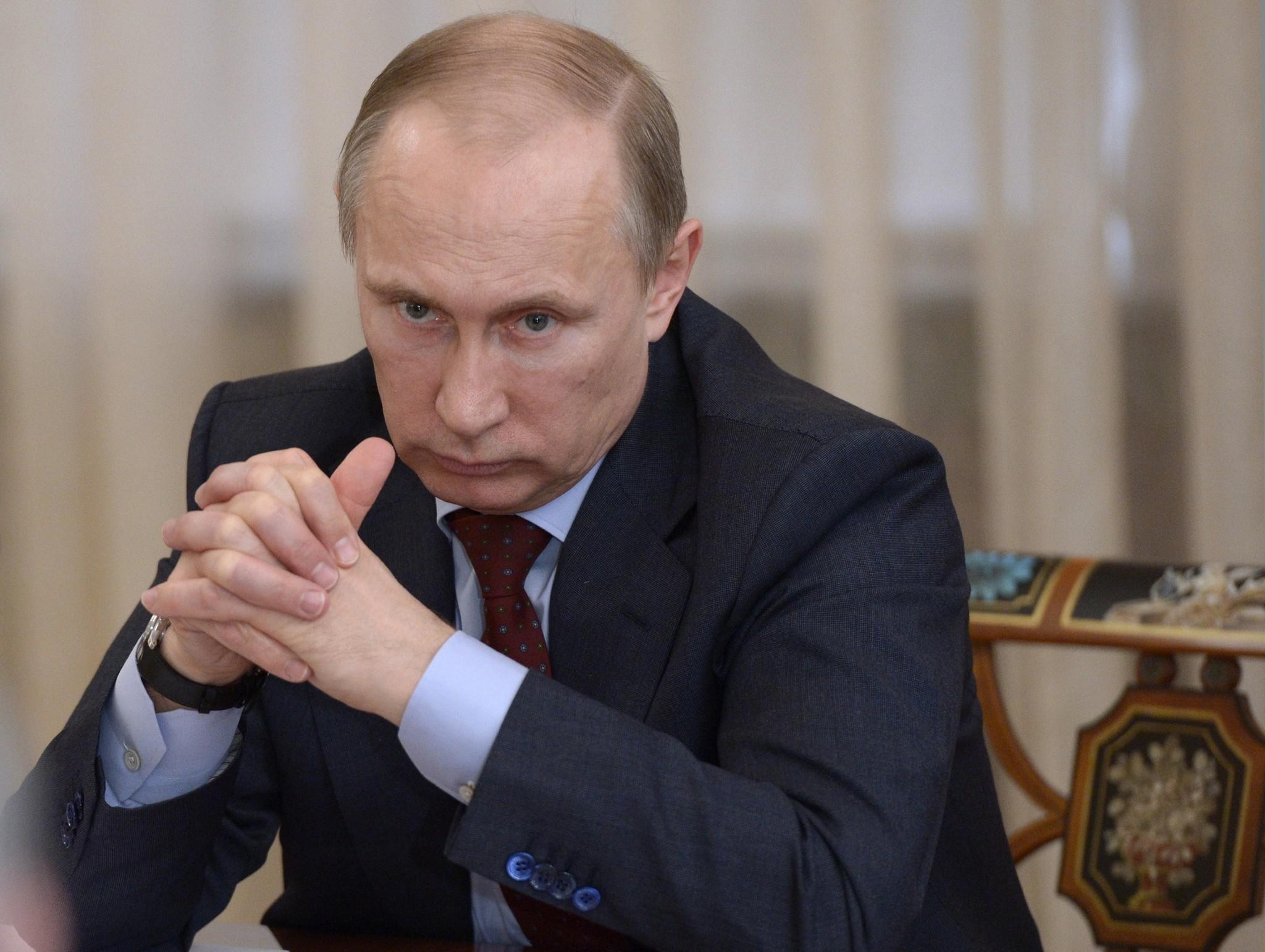 بوتين يهنئ ترامب: نأمل بحل أزمة علاقات روسيا وأمريكا