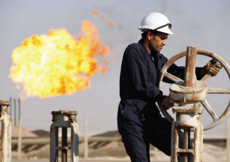 النفط يواصل الصعود القياسي مدفوعًا بتوترات جيوسياسية