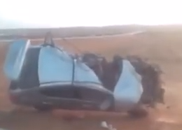 بالفيديو .. مواطن يوثق حادث تصادم مركبة وشاحنة وسيارته تدفع الثمن