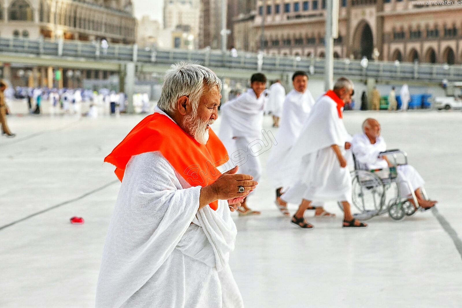 بالصور.. دموع ودعاء ضيوف الرحمن في المسجد الحرام