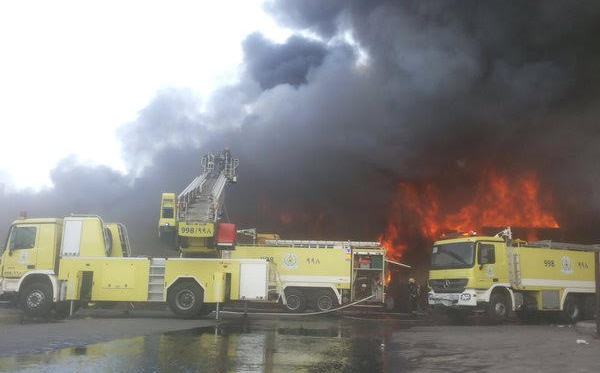 بالصور.. مدني #جدة يباشر حريقاً بسوق الأمير متعب