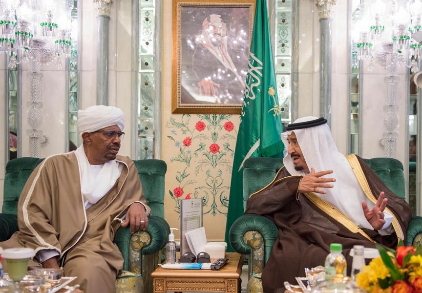 بالصور.. الملك يستقبل رئيس جمهورية السودان في قصر الصفا