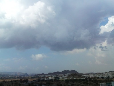 الأرصاد : أمطار رعدية على مكة والمرتفعات الجنوبية الغربية