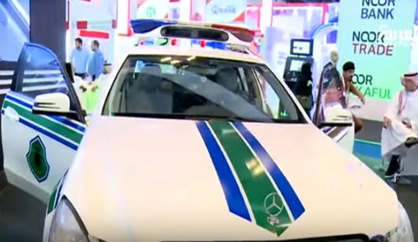 شاهد.. سيارات ذكية لـ #وزارة_الداخلية في جيتكس #دبي