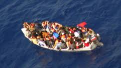 إنقاذ 230 مهاجرًا غير شرعي قبالة سواحل ليبيا