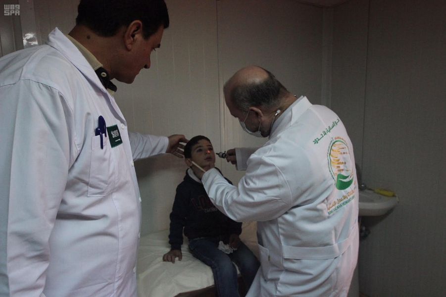 بالصور.. عيادات مركز الملك سلمان تواصل رعاية السوريين بالأردن