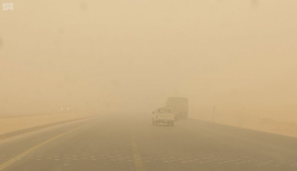 تنبيه.. موجة غبار وأتربة تحجب الرؤية على منطقة الرياض