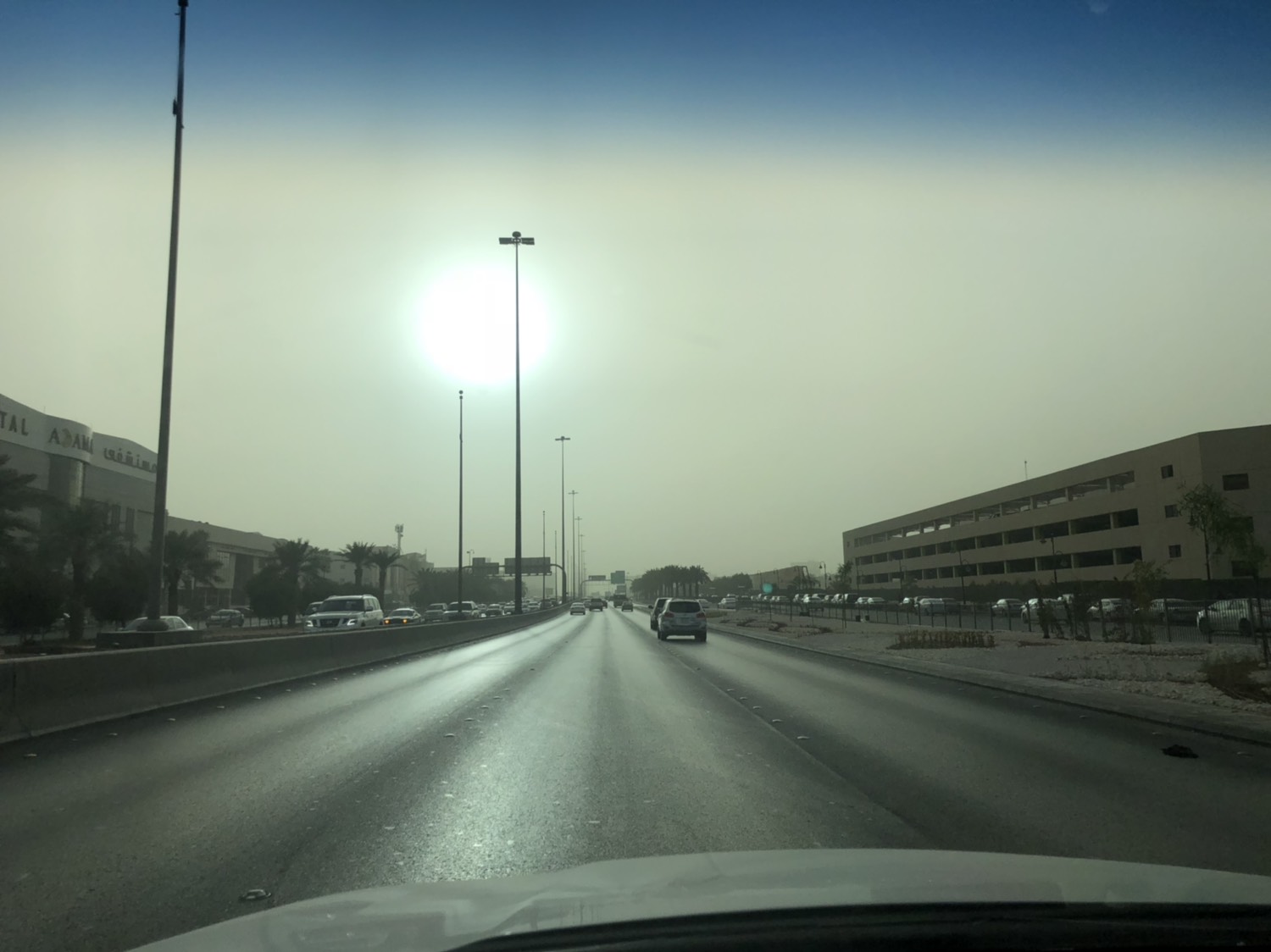 موجة غبار تضرب الرياض والأرصاد تحذر