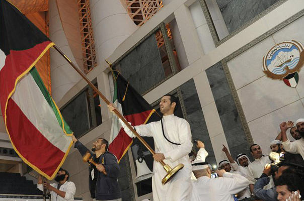 محكمة كويتيّة تبرّئ المتّهمين في قضيّة اقتحام مجلس الأمّة عام 2011