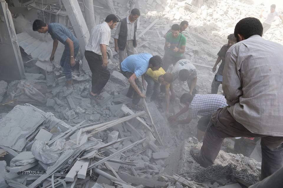 المرصد السوري: طائرات الأسد وروسيا تستهدف 11 حياً بمدينة حلب