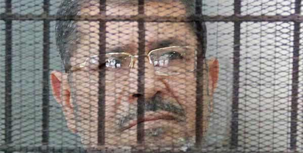 استئناف محاكمة مرسي و(14) متهماً في قضية أحداث الإتحادية