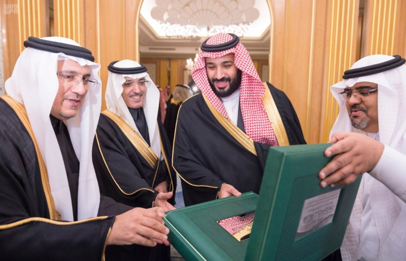 محمد بن نايف ومحمد بن سلمان يتسلمان العملة الجديدة1