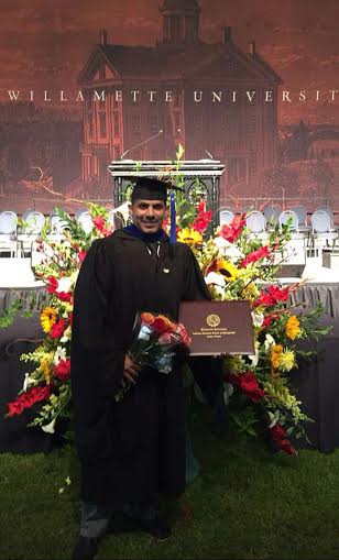 محمد بن نوح الغويري يحتفل بتخرجه من جامعة أمريكية