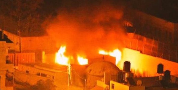 محمود عباس يدين إضرام النار في قبر يوسف بنابلس