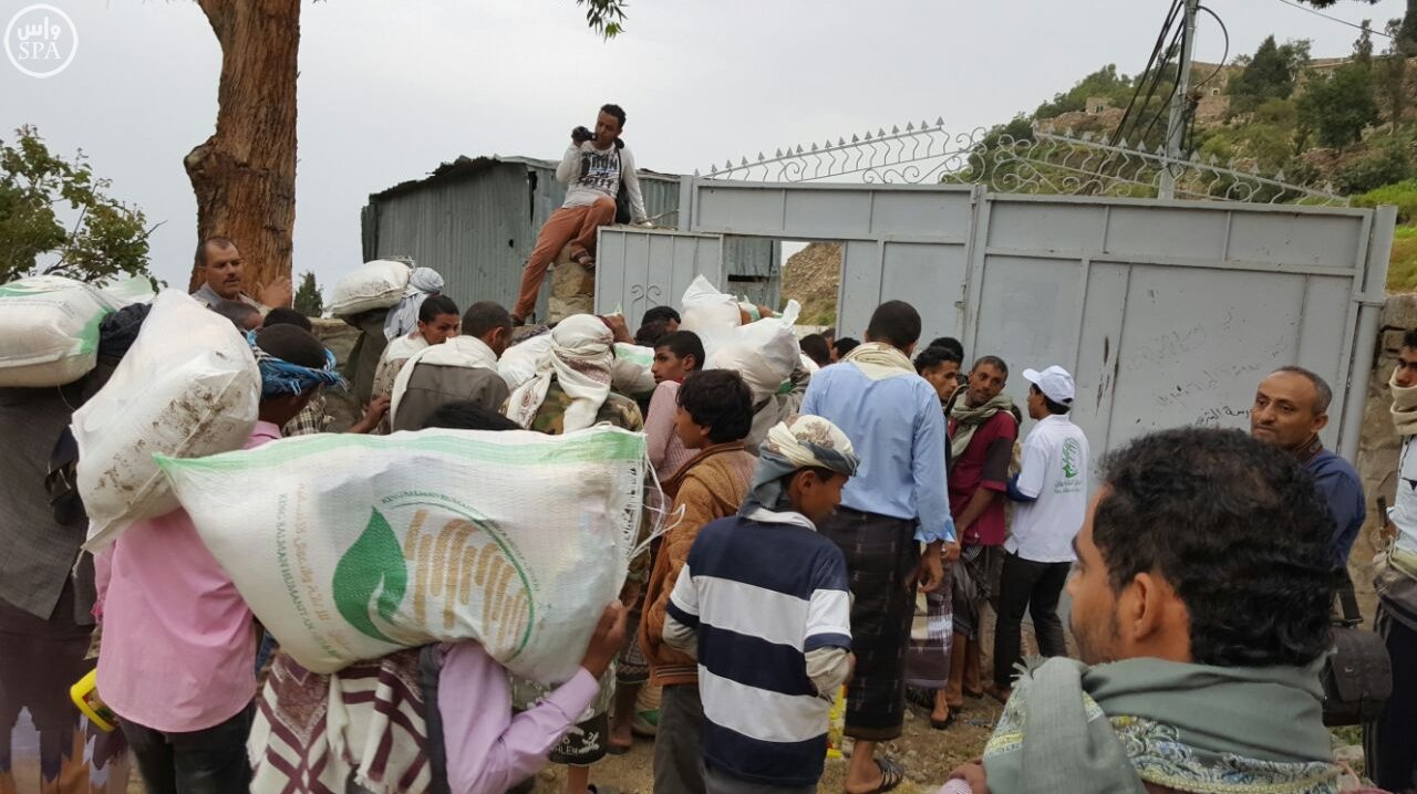 الخارجية اليمنية: إدخال المساعدات عبر المنافذ السعودية يقطع الطريق على الإنقلابيين