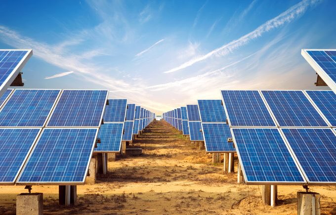 خبيرة فوربس تكشف بدايات مشروع الطاقة الشمسية بالمملكة قبل 40 عامًا