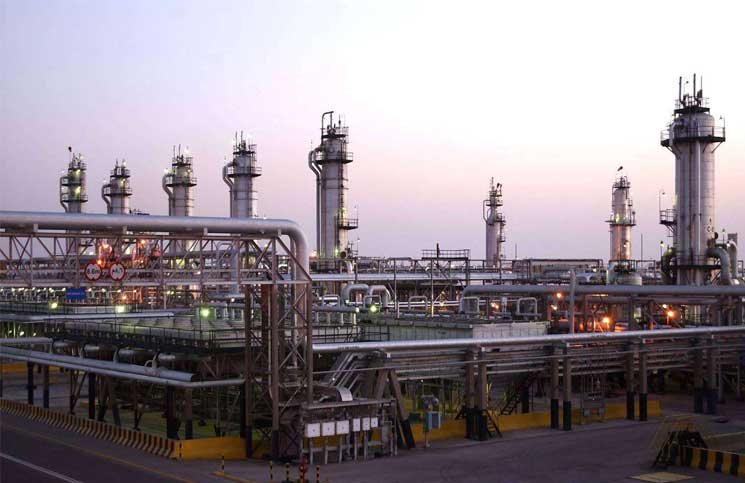 أرامكو: ثلث نسبة النمو في الطلب العالمي على النفط يتجه للمواد الكيميائية