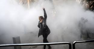 اعتقال 450 متظاهراً في طهران منذ انطلاق الانتفاضة الشعبية ضد الملالي